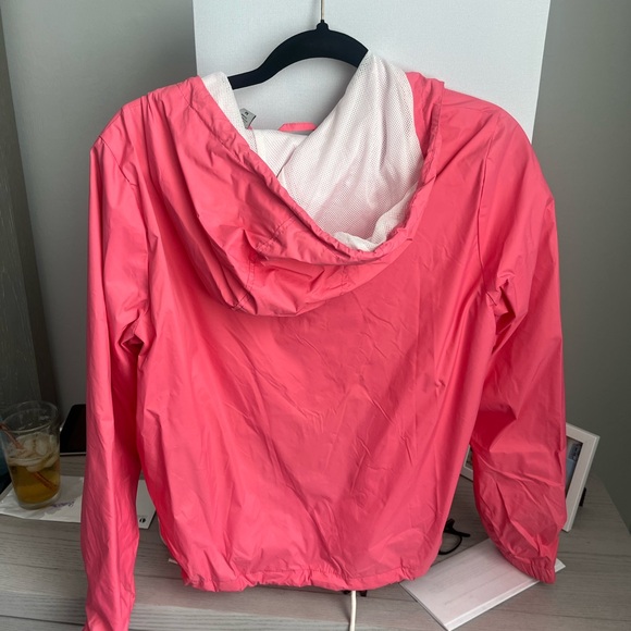 Brand new tag on Levi waterproof jacket. Never worn, super cute - Picture 1 of 3